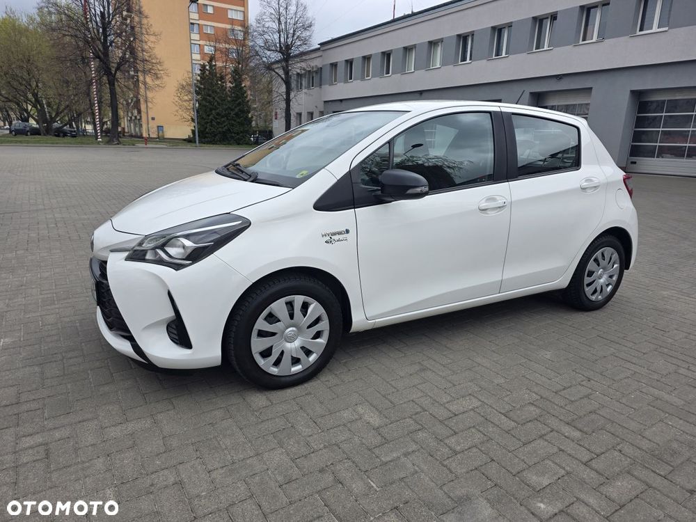 Toyota Yaris Hybrid 100 Active - 28