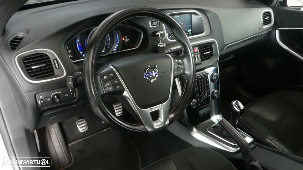 Volvo V40 D2 R Design - 23