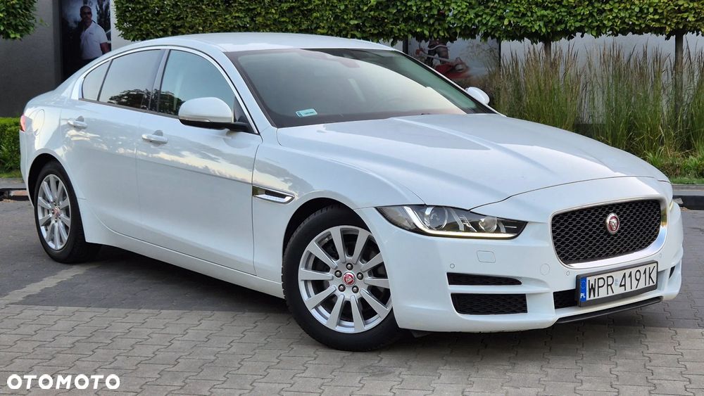 Jaguar XE 2.0 D R-Sport - 30