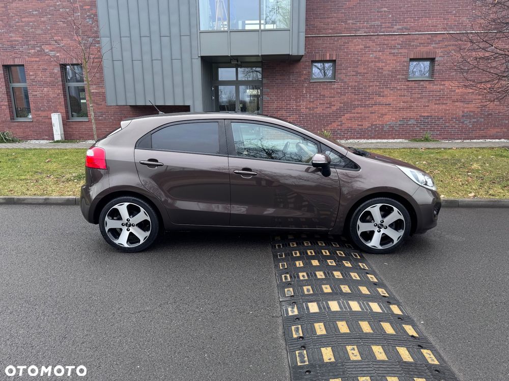 Kia Rio 1.4 Fifa World Cup Edition - 6