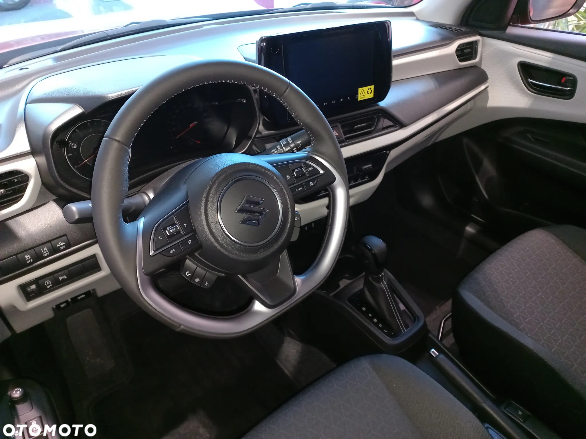 Suzuki Swift 1.2 Dualjet SHVS Premium Plus CVT - 10