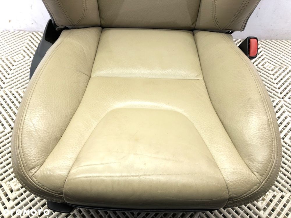 FOTEL PRAWY PRZÓD  VOLVO V60 I (155, 157) 2010 - 2018 D3 / D4 120 kW [163 KM] olej napędowy 2010 - - 3