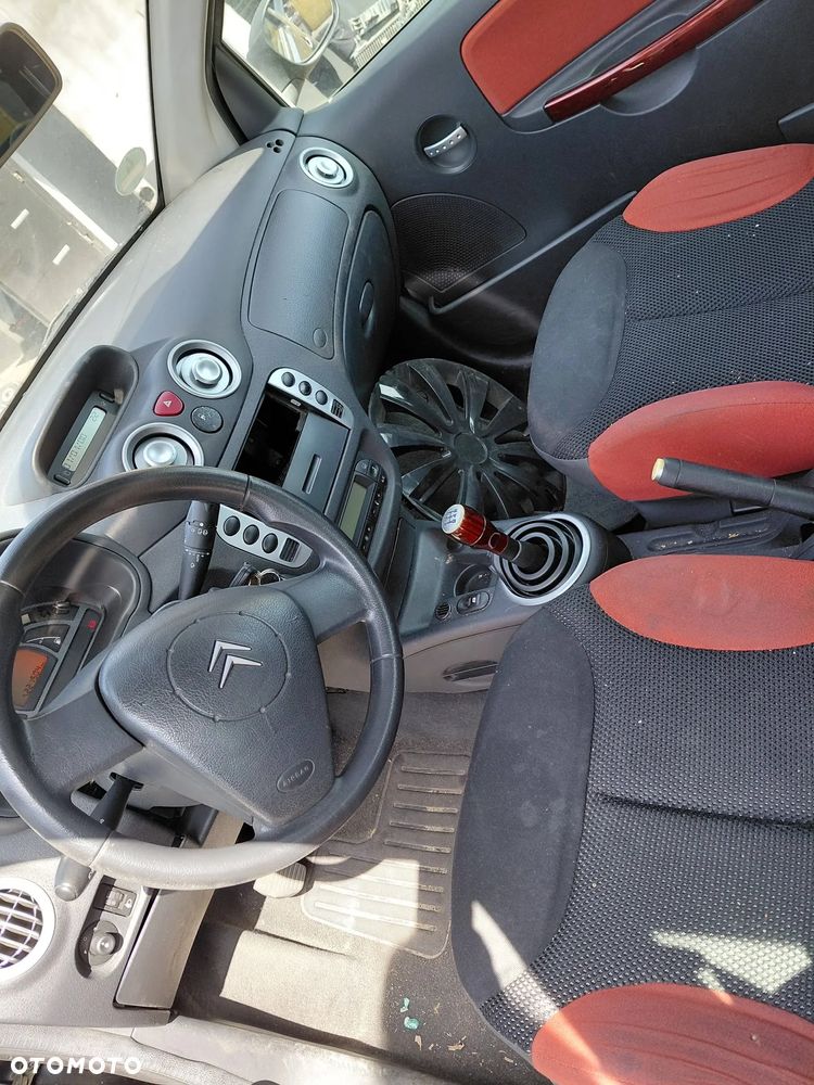 Części- Citroen c2 Rok 2004 Pojemność 1360 Moc 54 kw Benzyna - 4