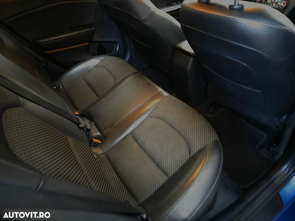 Kia Ceed 1.6 CRDi Eco-Dynamics+ (48V Mild-Hybrid) DCT7 GT Line - 9