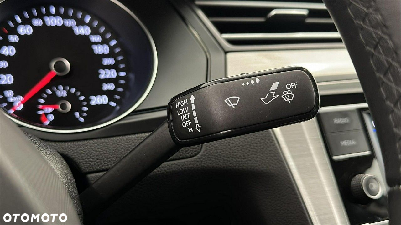 Volkswagen Passat - 25