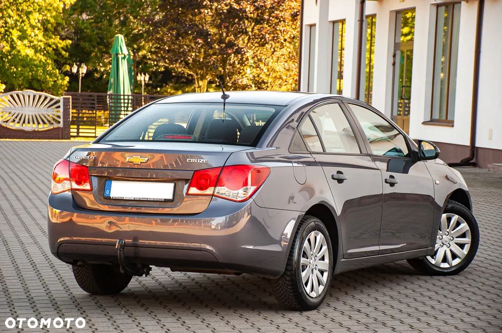 Chevrolet Cruze 1.6 - 12