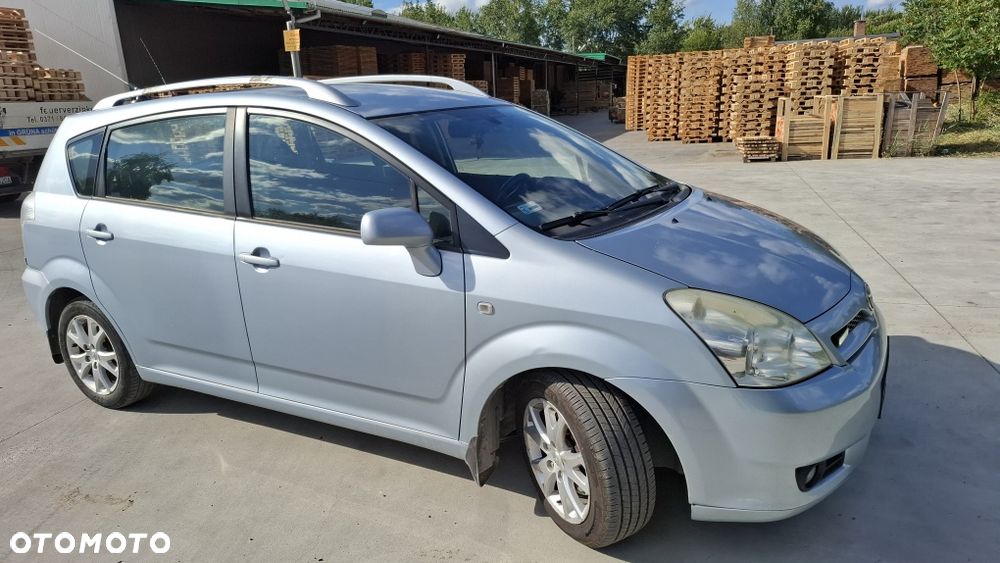 Toyota Corolla Verso - 3