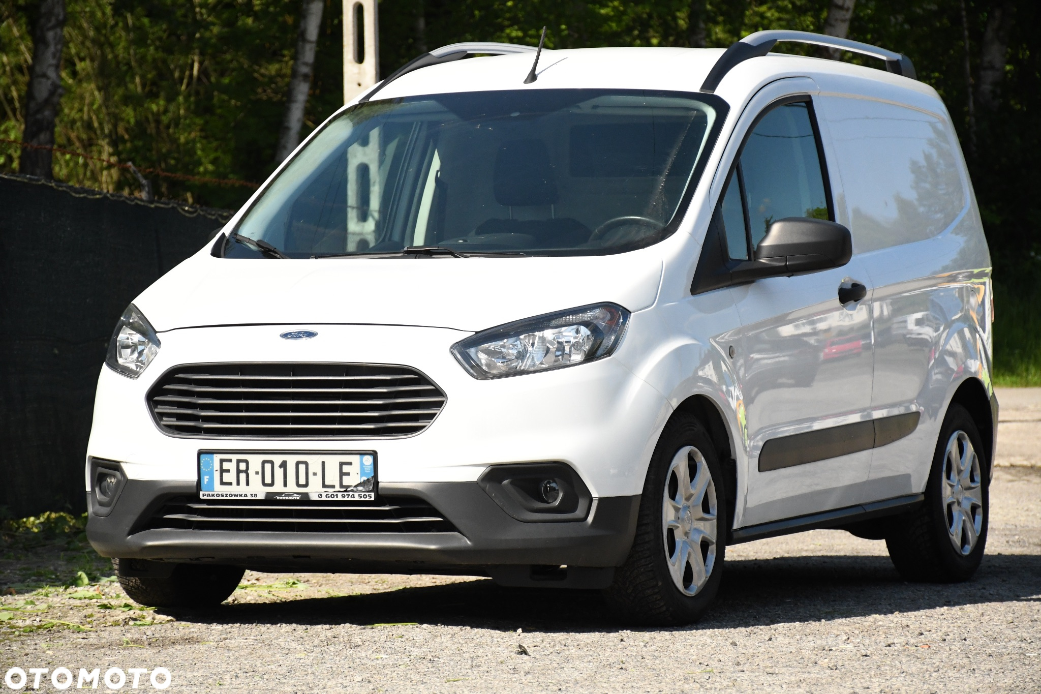 Ford Transit Courier - 11