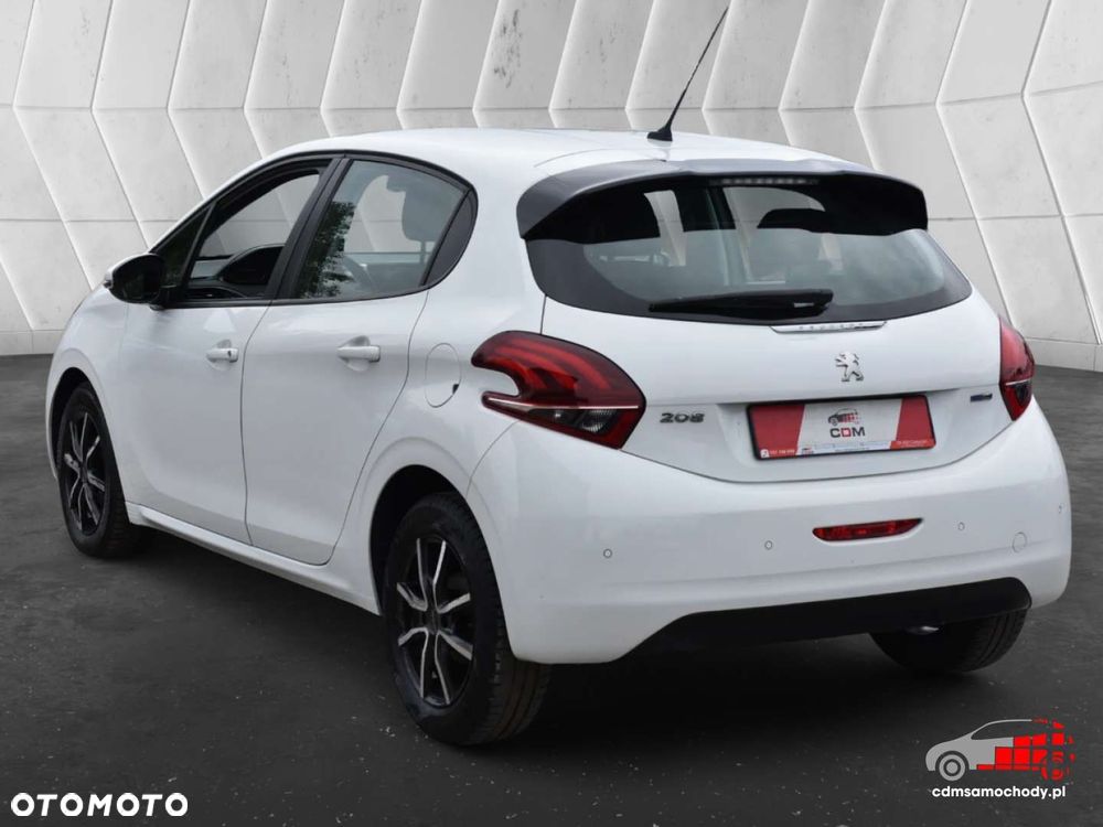 Peugeot 208 - 8