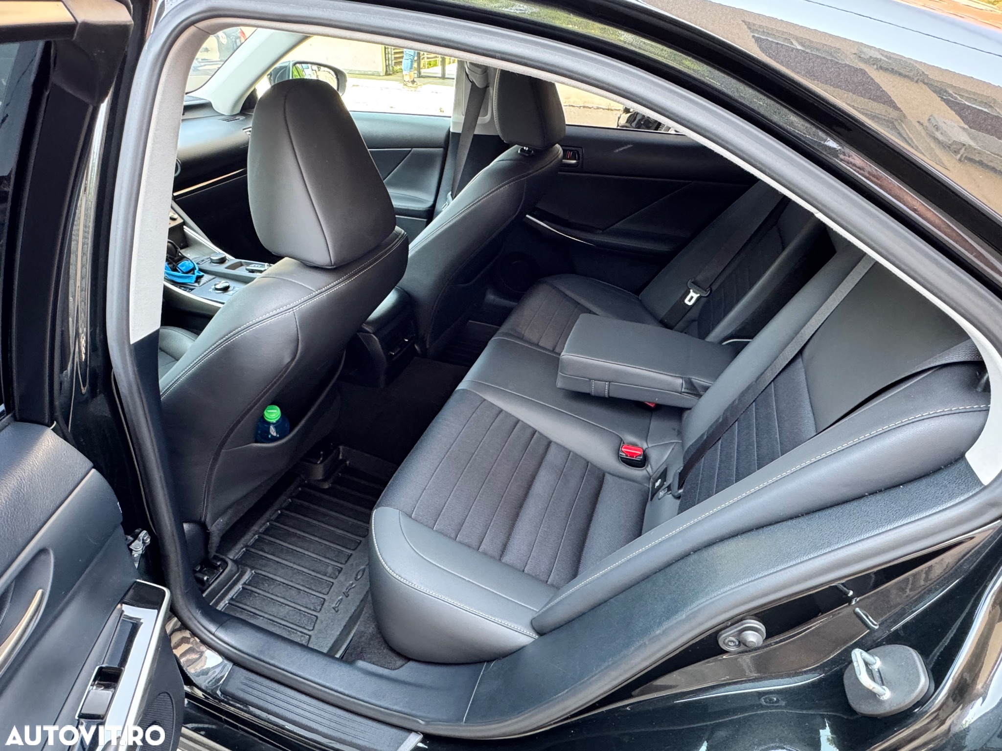 Lexus Seria IS 300h Luxury Line - 3