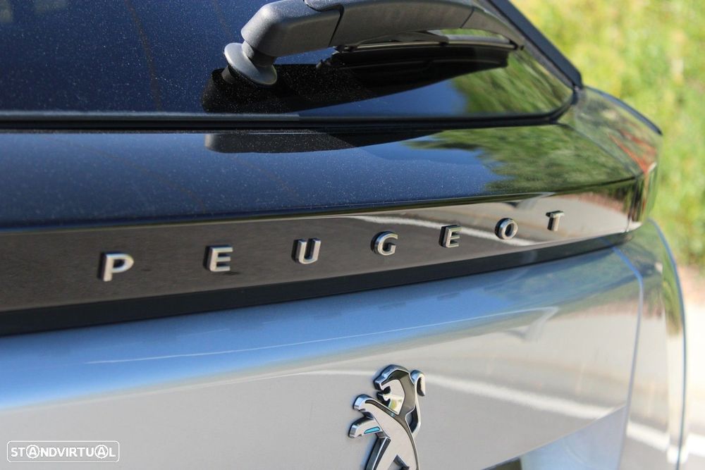 Peugeot e-2008 Allure - 18