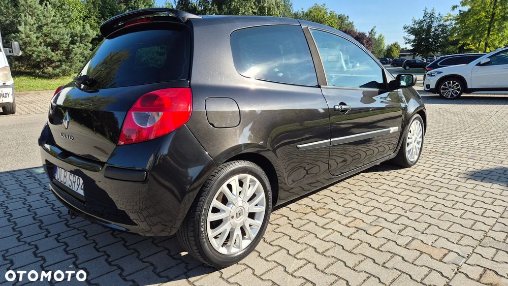 Renault Clio 1.6 Confort Privilege - 3