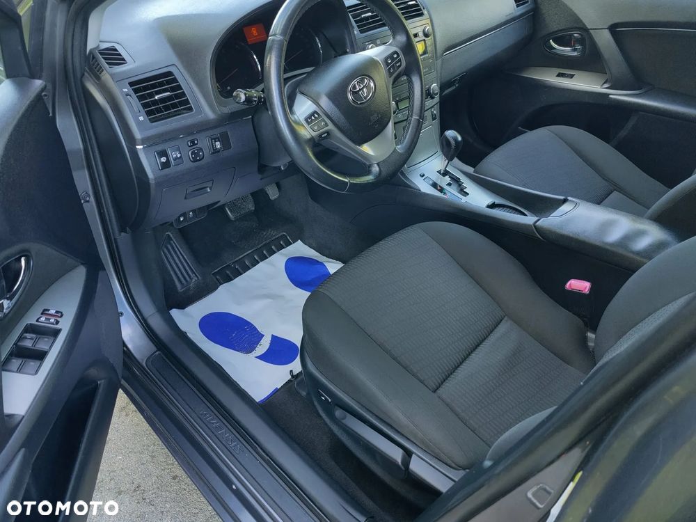Toyota Avensis - 9