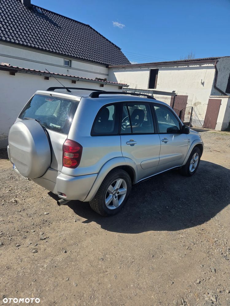 Toyota RAV4 2.0 D-4D 4x4 - 4