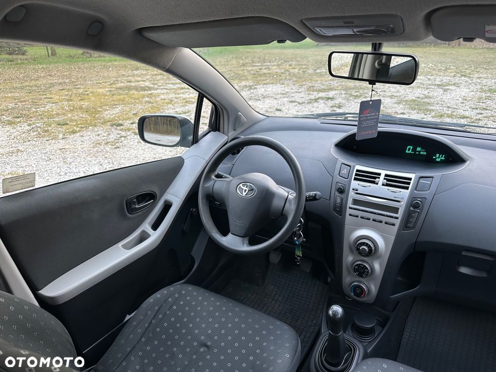 Toyota Yaris 1.0 Luna A/C - 11