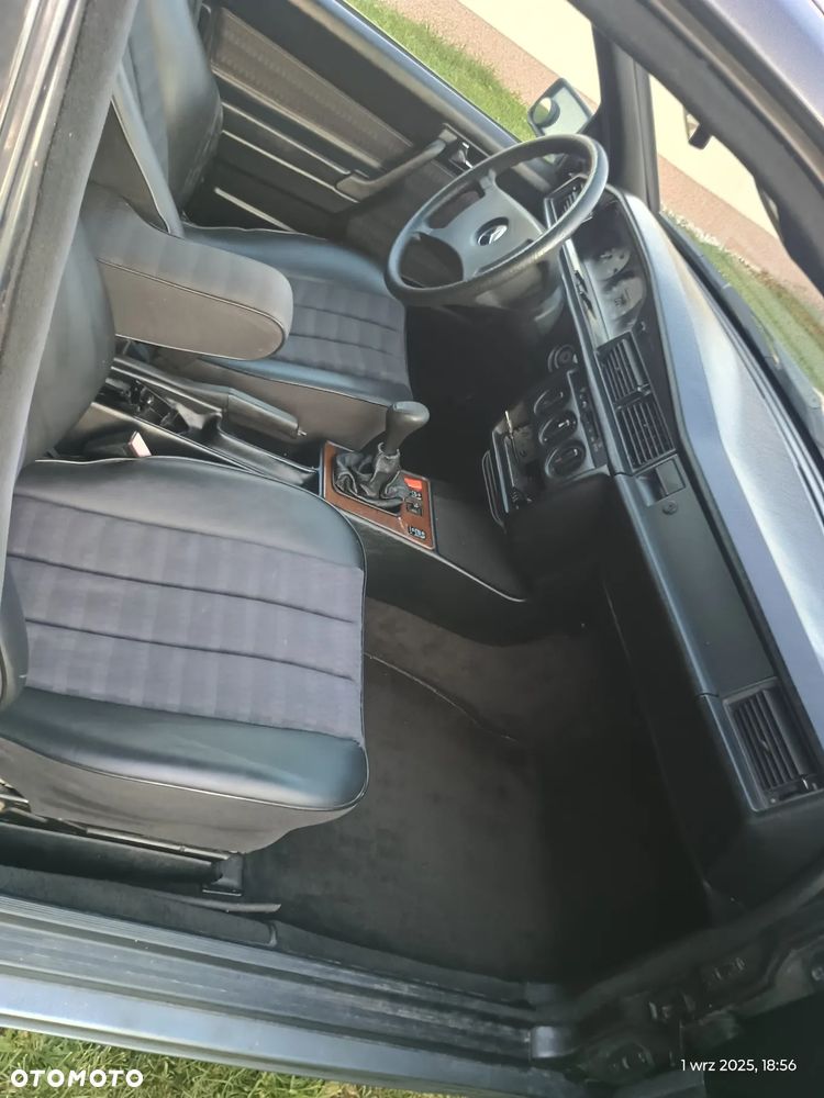Mercedes-Benz W201 (190) - 11