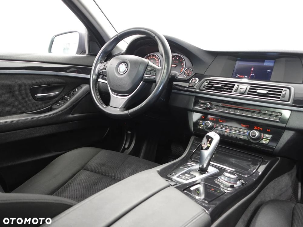 BMW Seria 5 528i - 29