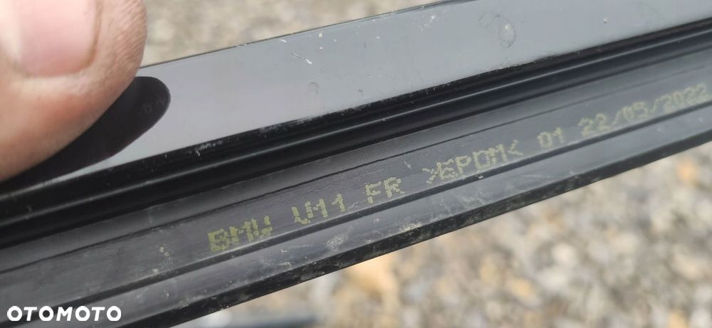 E LISTWA ZGARNIAJĄCA PRAWY PRZÓD CZARNA BMW X1 U11 - 3
