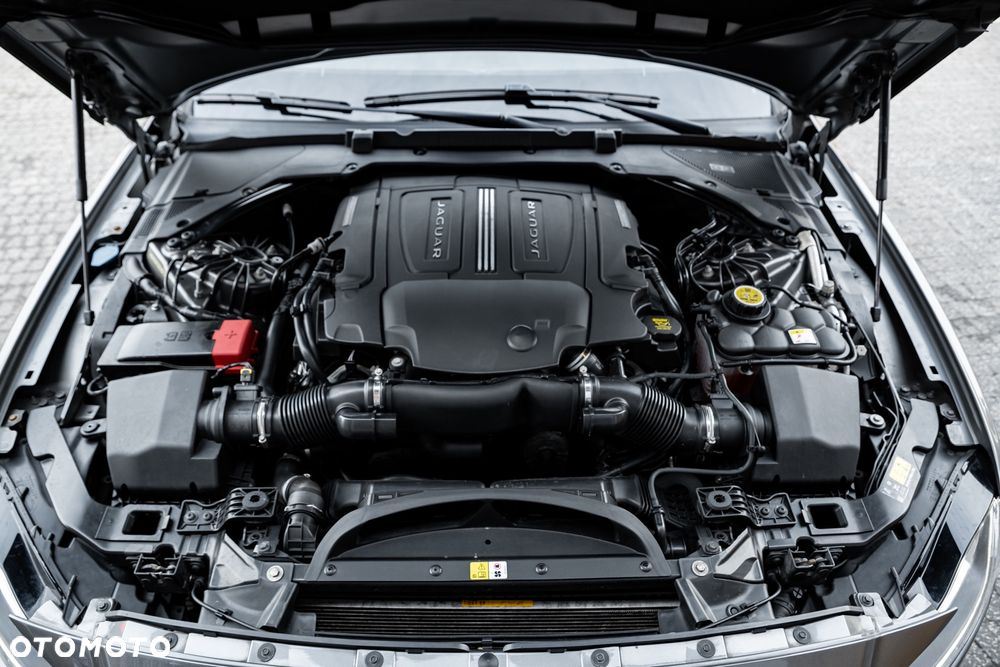 Jaguar XF 35t R-Sport - 40
