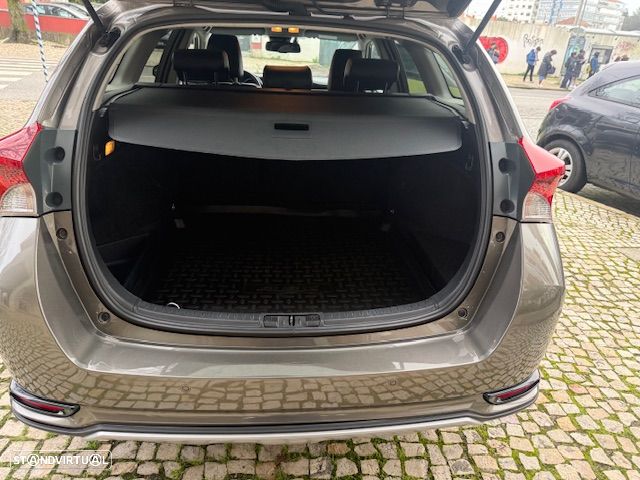 Toyota Auris Touring Sports 1.8 HSD Freestyle - 18