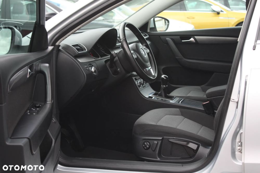 Volkswagen Passat Variant 2.0 Blue TDI SCR Comfortline - 7