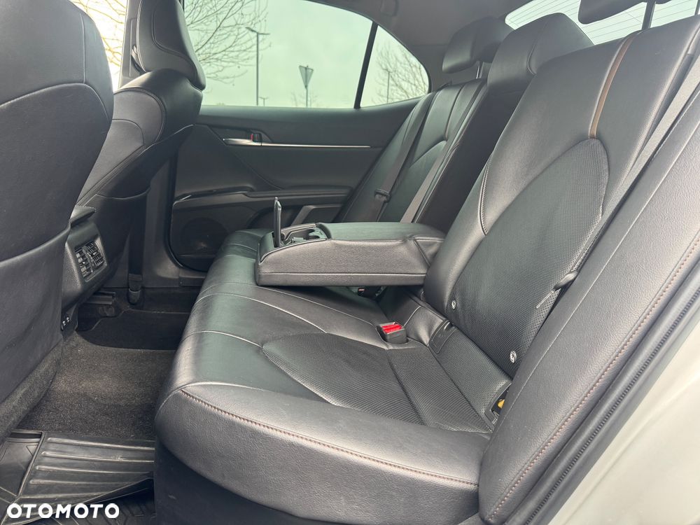 Toyota Camry 2.5 Hybrid Executive CVT - 16