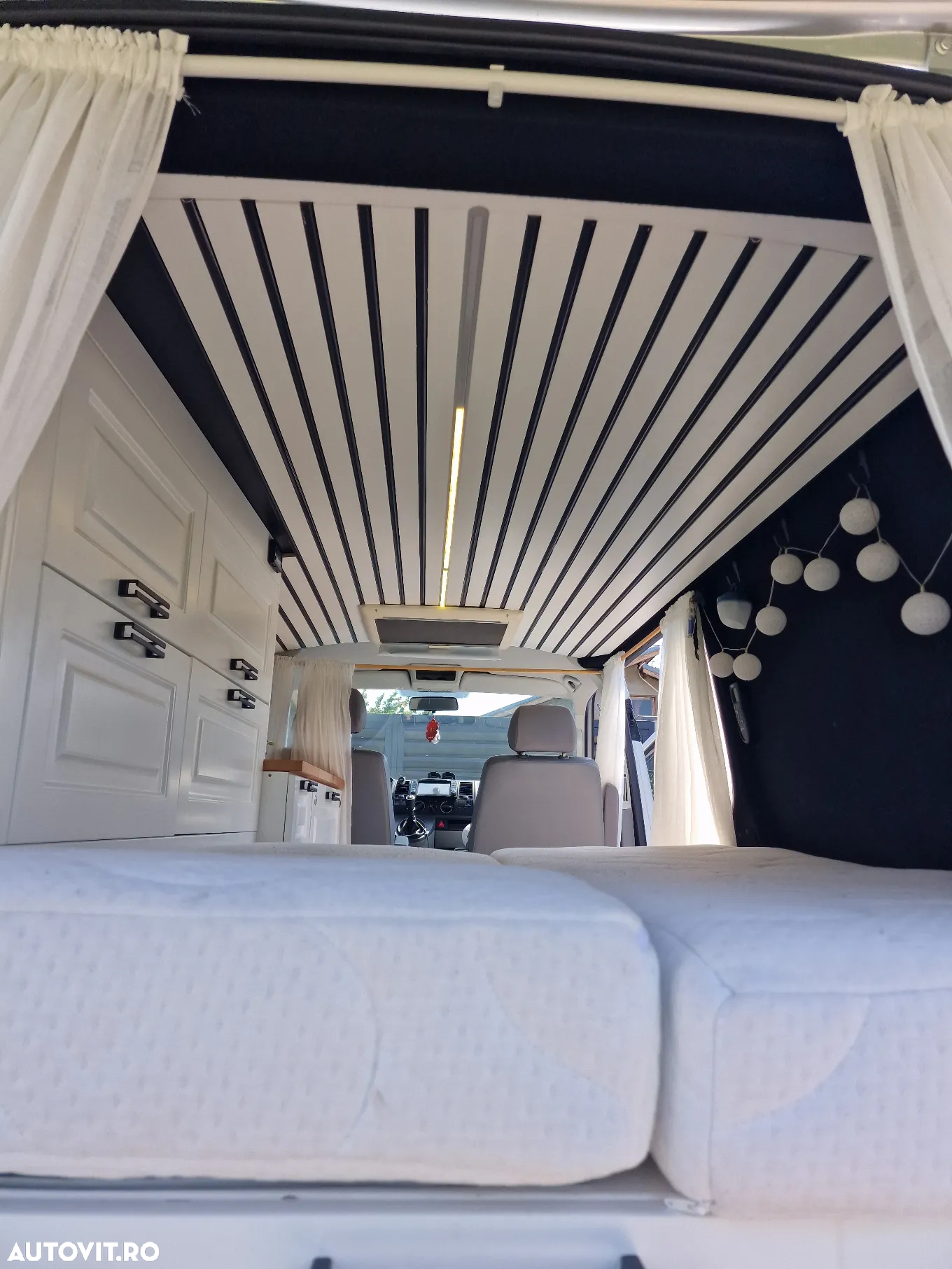 Volkswagen Caravelle - 7