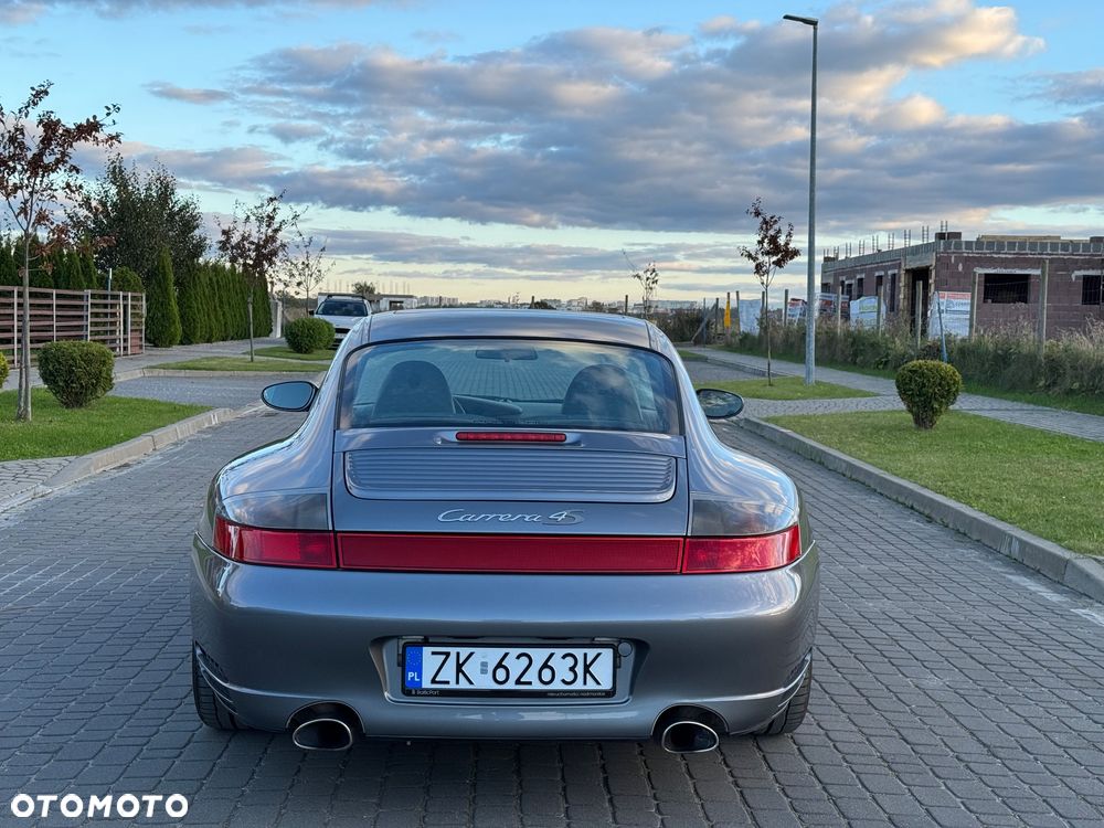 Porsche 911 Carrera 4S - 1