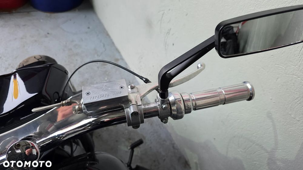 Suzuki Intruder - 12