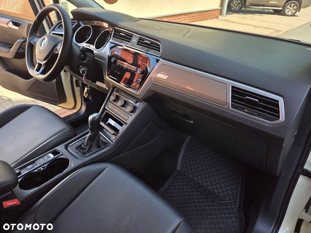 Volkswagen Touran 2.0 TDI SCR DSG Trendline - 19