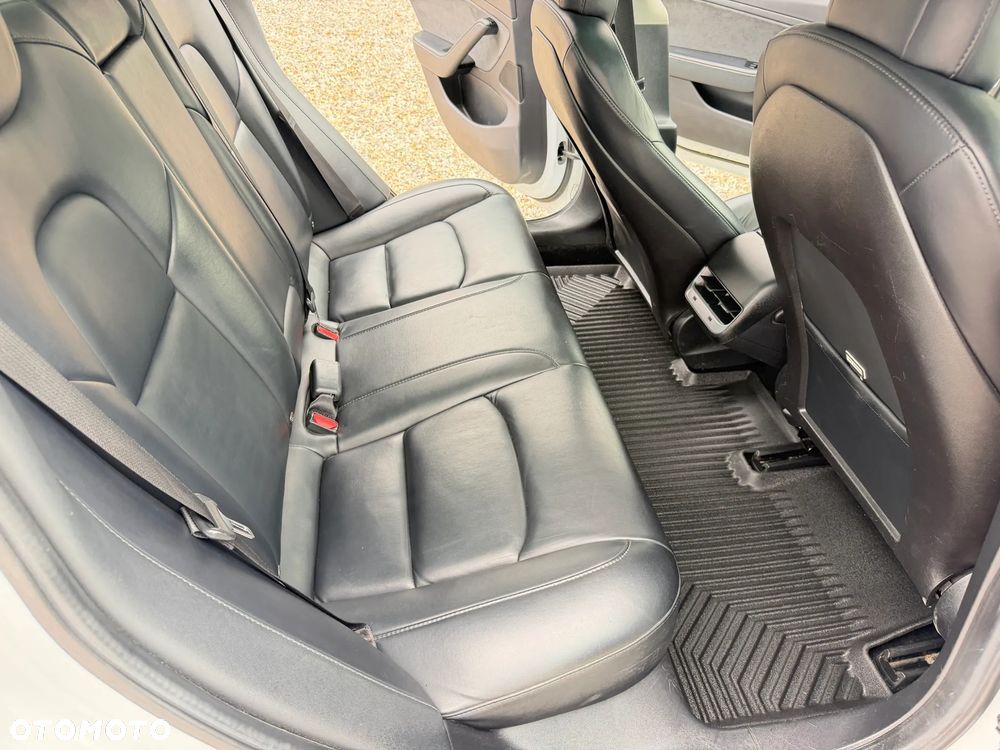 Tesla Model 3 - 8