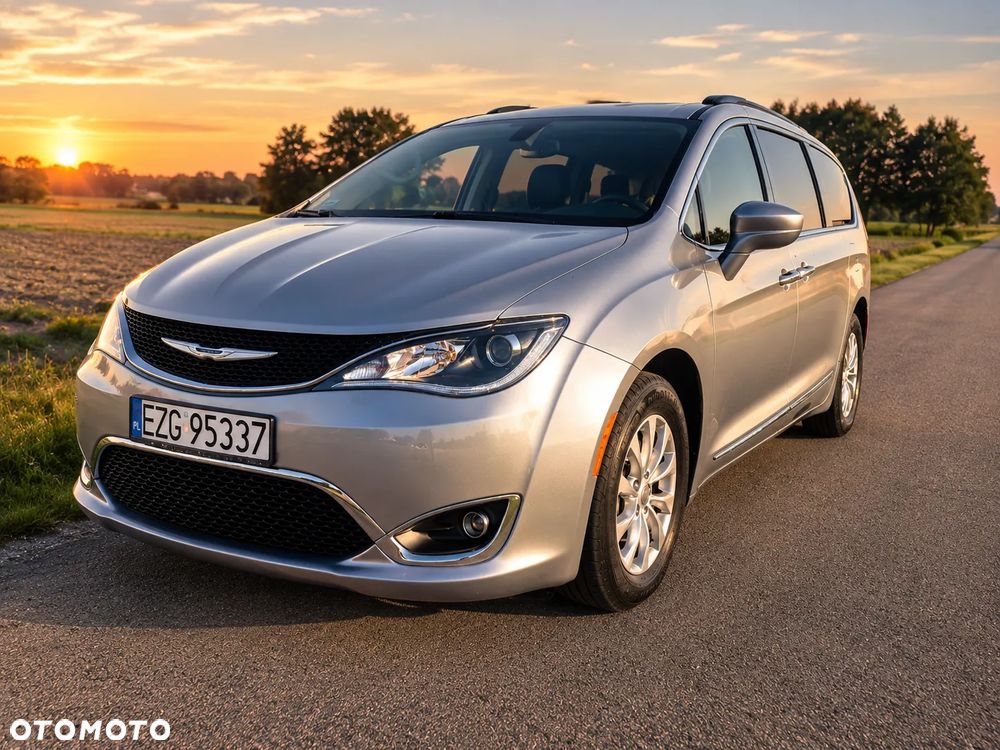 Chrysler Pacifica - 4