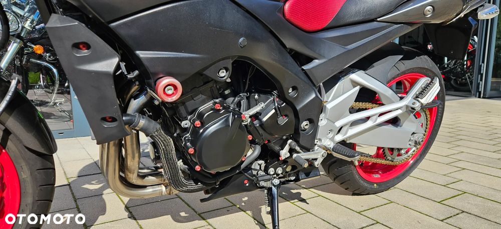 Suzuki GSR - 2