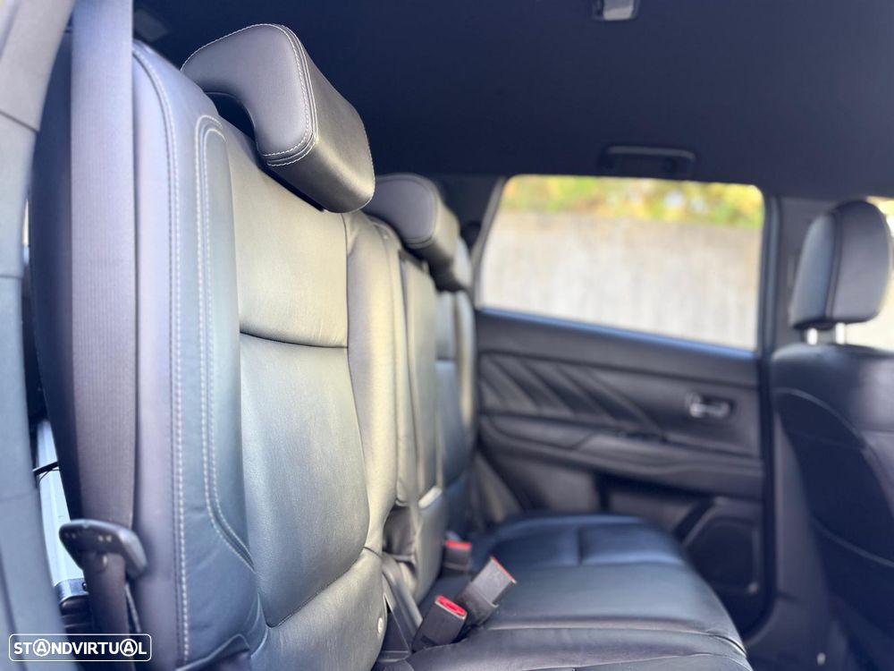 Mitsubishi Outlander - 38