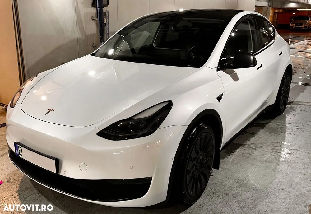 Tesla Model Y - 4
