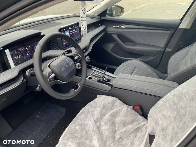 Skoda Superb 1.5 TSI mHEV Selection DSG - 6