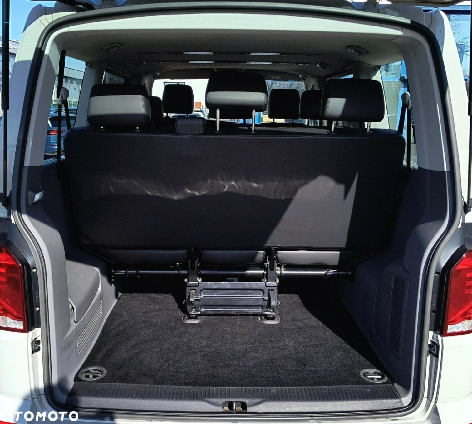 Volkswagen Caravelle 6.1 2.0 TDI L1 Comfortline DSG - 24