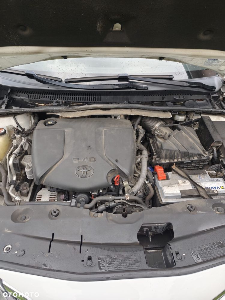 Toyota Avensis 2.0 D-4D Selection - 8
