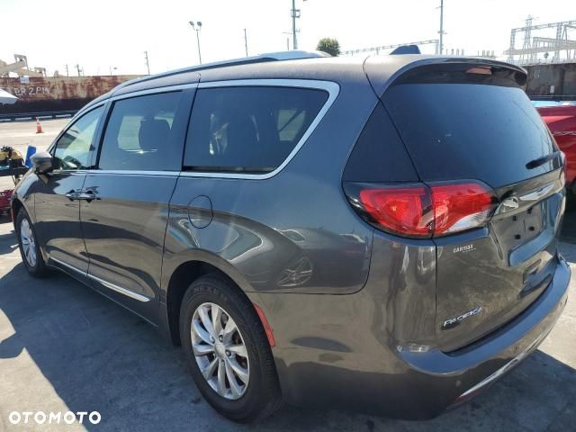 Chrysler Pacifica - 8