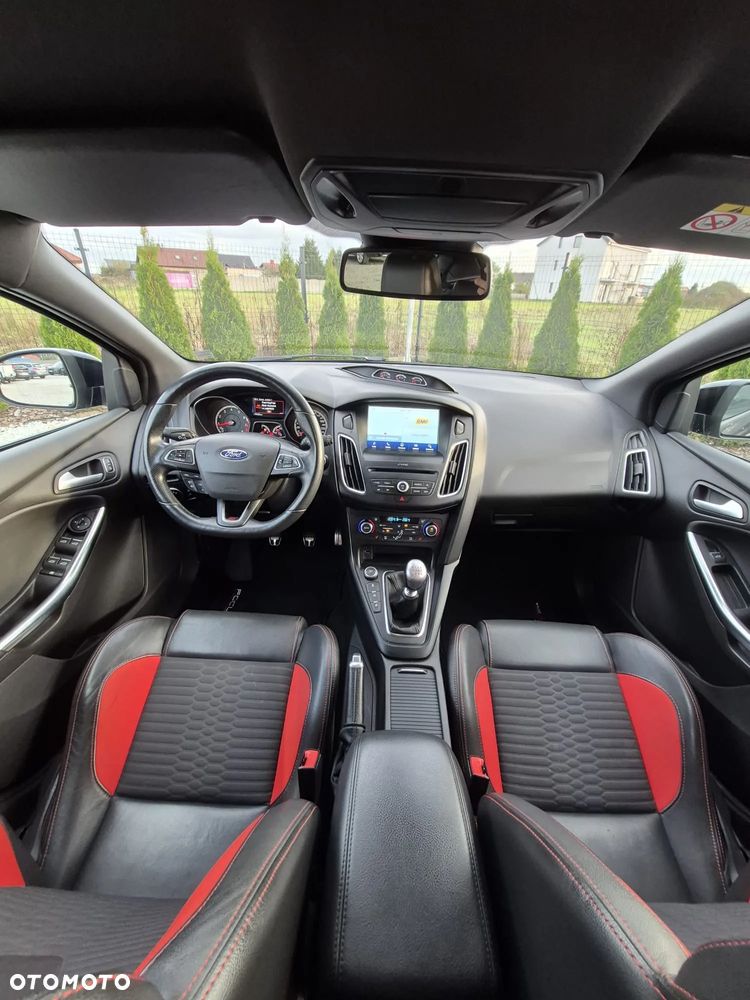 Ford Focus 2.0 EcoBoost ST - 34