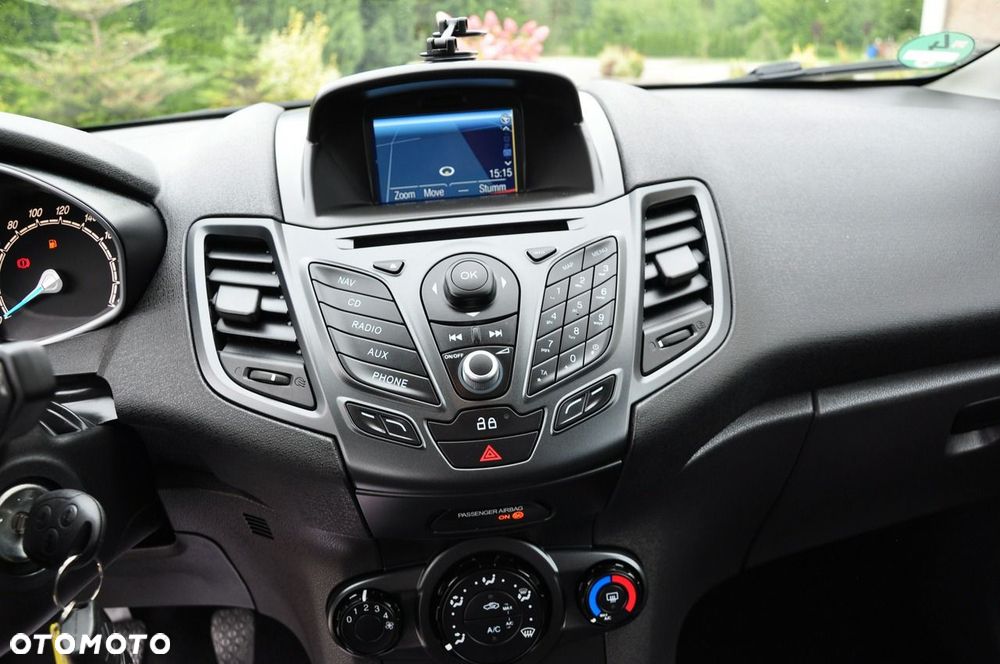 Ford Fiesta - 25
