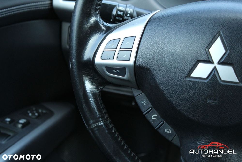 Mitsubishi Outlander - 11