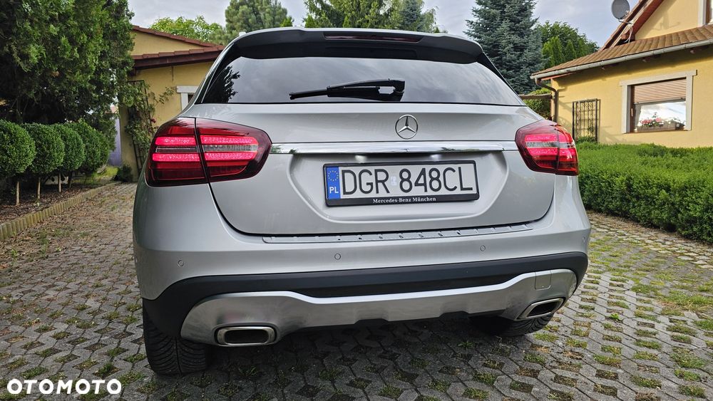 Mercedes-Benz GLA - 4