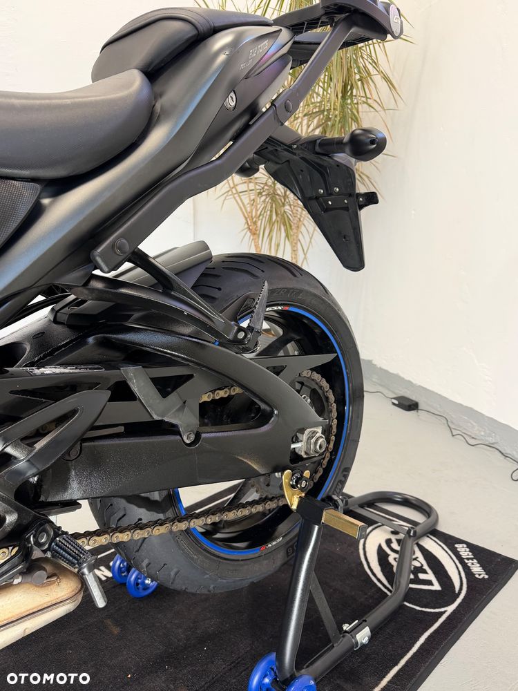 Suzuki GSX - 13