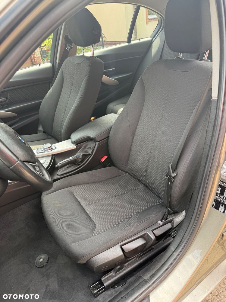 BMW Seria 3 320d Efficient Dynamics - 19