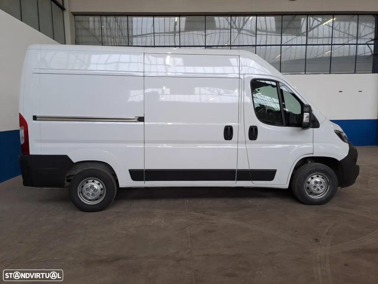 Peugeot Boxer 2.2 BlueHDi 165 S&S 335 L2H2 - 4