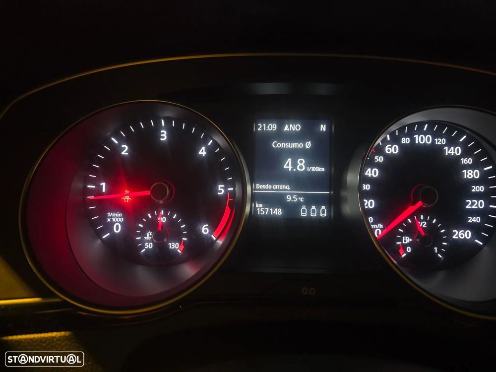 VW Passat Variant 2.0 TDi Highline DSG - 32