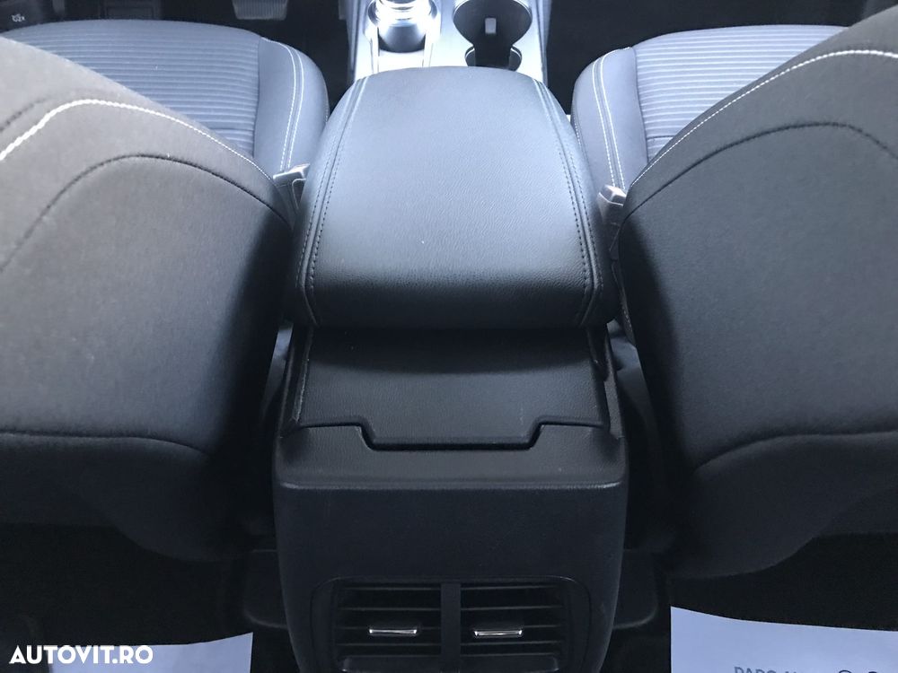 Ford Kuga 2.5 Duratec FHEV TITANIUM - 36