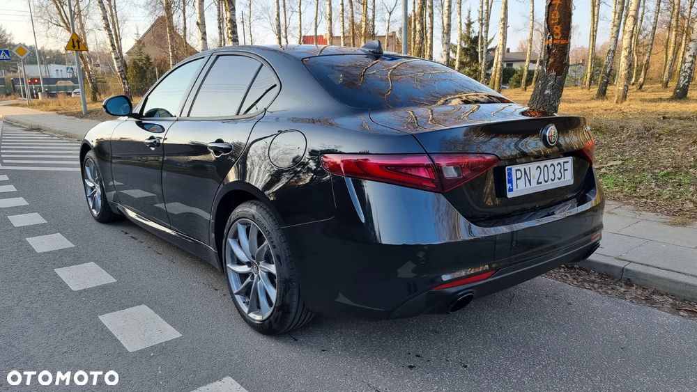 Alfa Romeo Giulia - 8