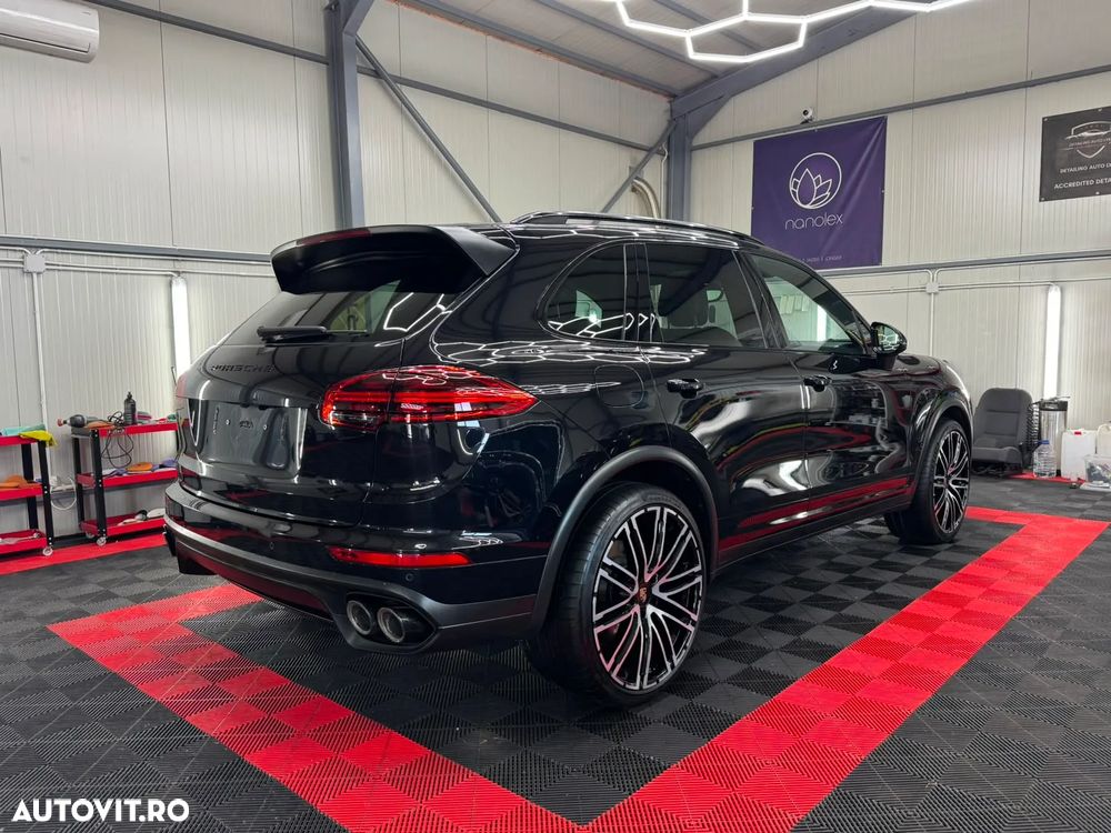 Porsche Cayenne 4.2 L S - 2